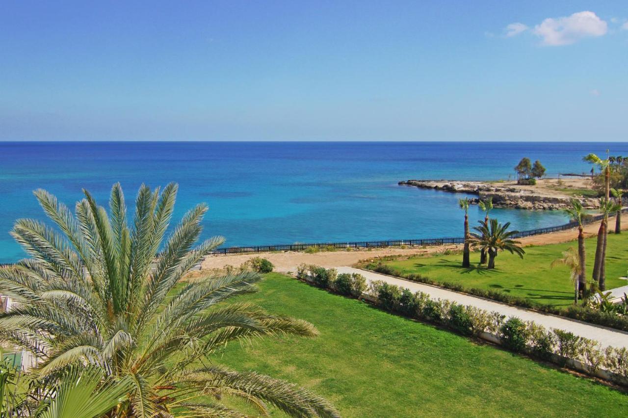 Lucile - Coralli Beachfront Apartment Paralimni Exterior photo