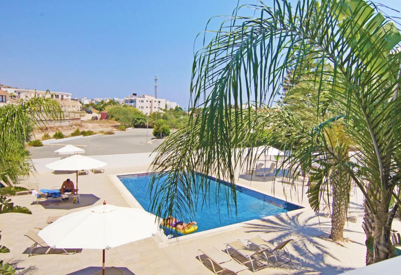 Lucile - Coralli Beachfront Apartment Paralimni Exterior photo
