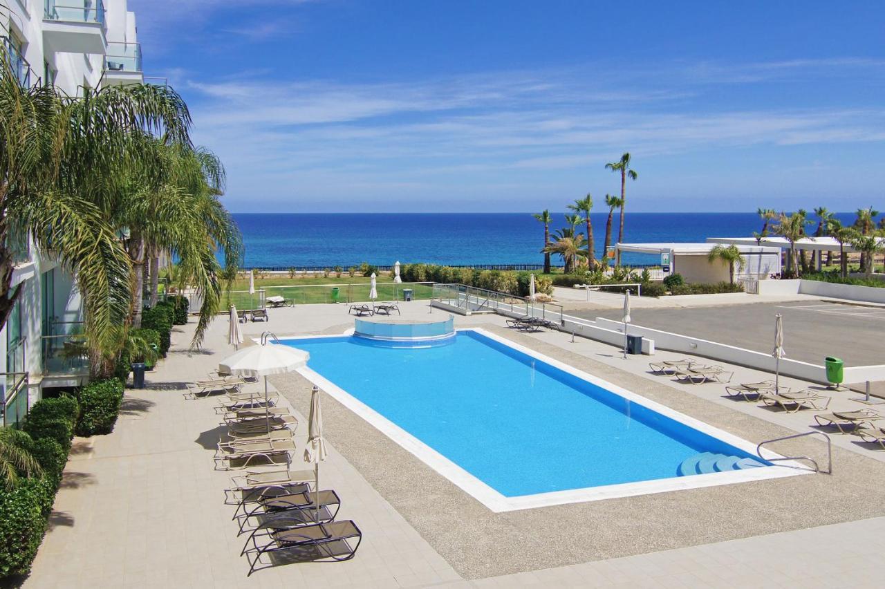 Lucile - Coralli Beachfront Apartment Paralimni Exterior photo