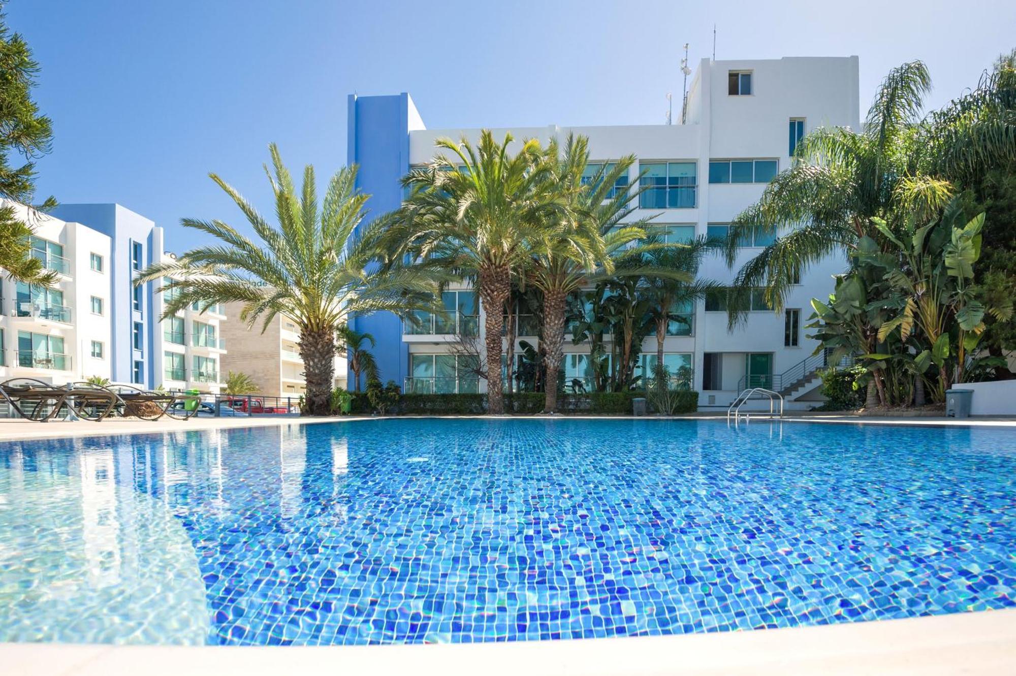Lucile - Coralli Beachfront Apartment Paralimni Exterior photo