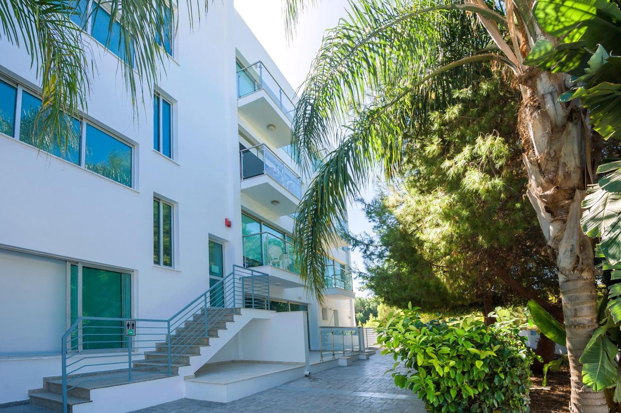 Lucile - Coralli Beachfront Apartment Paralimni Exterior photo